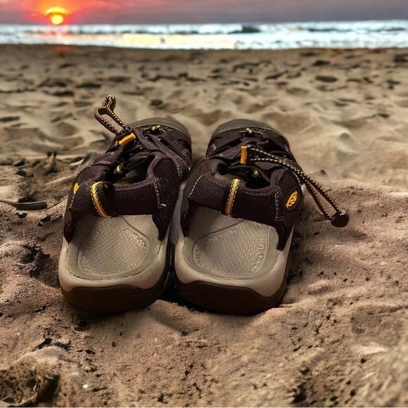 Keen Newport H2 Hiking Sandals Black Yellow Waterproof (1001907) Men’s Size 15 - Picture 5 of 7